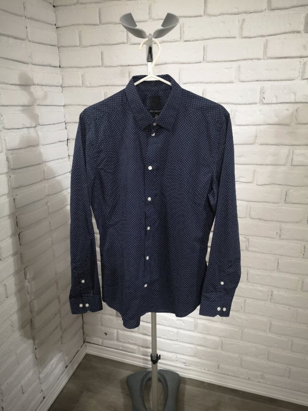 H&M Men's Size Medium Navy w/ White Polka Dots Slim Fit Easy Iron Dress Shirt